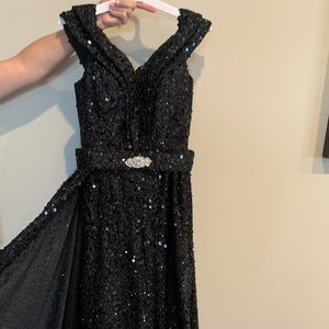 Beautiful shiny dress.